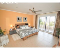 CHALET CON VISTA AL MAR Y AL MONTGO