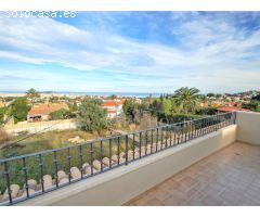 CHALET CON VISTA AL MAR Y AL MONTGO