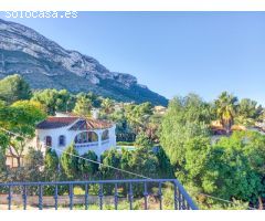 CHALET CON VISTA AL MAR Y AL MONTGO