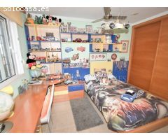 CHALET CON VISTA AL MAR Y AL MONTGO