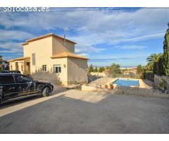 CHALET CON VISTA AL MAR Y AL MONTGO
