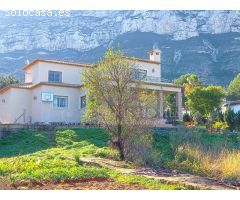 CHALET CON VISTA AL MAR Y AL MONTGO