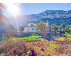 CHALET CON VISTA AL MAR Y AL MONTGO