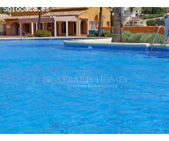 APARTAMENTO DE 3 DORMITORIOS CON JARDIN