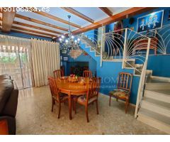 EXCLUSIVO CHALET DE DOS VIVIENDAS EN SEGUNDA LINEA DE PLAYA