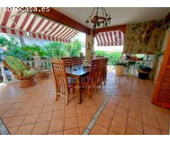 EXCLUSIVO CHALET DE DOS VIVIENDAS EN SEGUNDA LINEA DE PLAYA