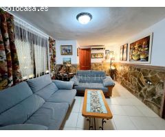 EXCLUSIVO CHALET DE DOS VIVIENDAS EN SEGUNDA LINEA DE PLAYA