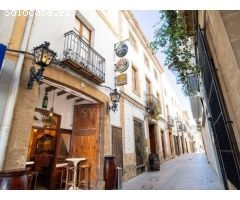VENTA DE BAR-RESTAURANT CON POSIBLE HOTEL Y VIVIENDA INDEPENDIENTE EN EL CORAZON