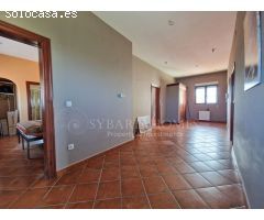 VILLA EN ONDARA CON TERRENO DE 10.000 Y LAGO ARTIFICIAL