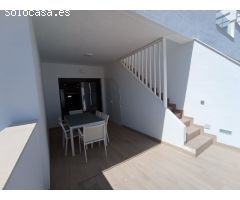 Ático con solárium privado, terrazas y piscinas en Finestrat