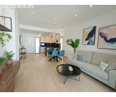 Ático con solárium privado, terrazas y piscinas en Finestrat