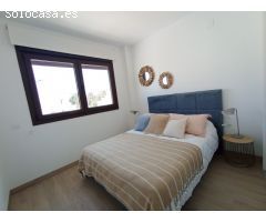 Ático con solárium privado, terrazas y piscinas en Finestrat