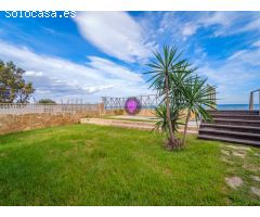 Chalet pareado en venta en la playa de Denia en primerísima línea!