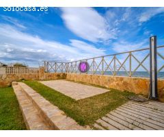 Chalet pareado en venta en la playa de Denia en primerísima línea!