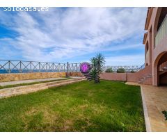 Chalet pareado en venta en la playa de Denia en primerísima línea!