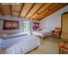 Chalet pareado en venta en la playa de Denia en primerísima línea!