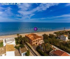 Chalet pareado en venta en la playa de Denia en primerísima línea!