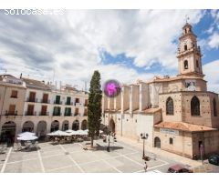 Representativa casa de pueblo en la plaza del ayuntamiento de Gandia (Valencia)