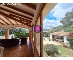 Chalet rústico en las faldas del Montgó en Jávea para el alquiler anual