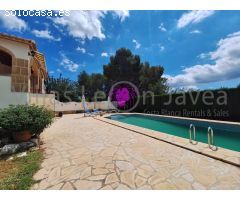 Chalet rústico en las faldas del Montgó en Jávea para el alquiler anual
