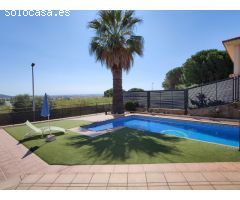 CASA DE 300 M2, CON PISCINA Y VISTAS A MAR