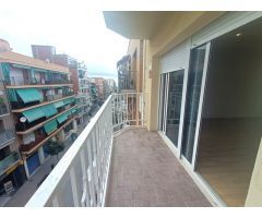 Piso ático ( última planta ) con ascensor en pleno centro. Listo para entrar a
