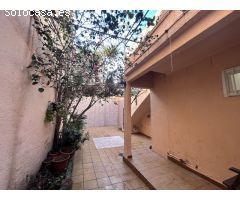 CASA DE PUEBLO CON PATIO EN CALLE IGLESIA