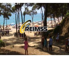 Chalet adosado A ESCASOS METROS DE LA PLAYA con piscina, jardín y garaje