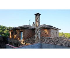 Excelente casa de 4 habitaciones y vista a la montaña , Costa Brava , España .