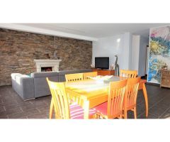 Excelente casa de 4 habitaciones y vista a la montaña , Costa Brava , España .