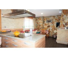 Excelente casa de 4 habitaciones y vista a la montaña , Costa Brava , España .
