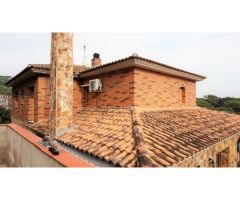 Excelente casa de 4 habitaciones y vista a la montaña , Costa Brava , España .