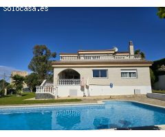 Villa en ubicación inmejorable con vistas al mar, 500 metros de la playa