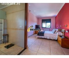 Hermosa casa de 5 habitaciones con Licencia Turística , en Urbanización Condado