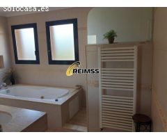 Hermosa casa de 5 habitaciones con Licencia Turística , en Urbanización Condado