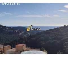 Casa de 4 habitaciones con vistas al mar, en Urbanitzacio Serra Brava, Lloret de