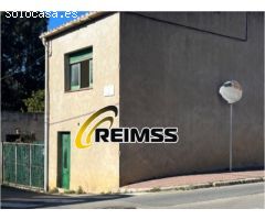 Encantadora Casa Centrica en Venta en el Corazón de Calonge
