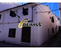 Casa antigua de pueblo con dos viviendas independientes y 5 habitaciones en el