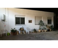 CASA DE DOS PLANTAS Y GRAN ALMACEN