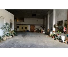 CASA DE DOS PLANTAS Y GRAN ALMACEN