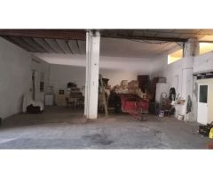CASA DE DOS PLANTAS Y GRAN ALMACEN