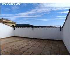Ático dúplex seminuevo con terraza y balcón , en perfecto estado de conservación