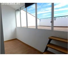 Ático dúplex seminuevo con terraza y balcón , en perfecto estado de conservación