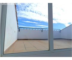 Ático dúplex seminuevo con terraza y balcón , en perfecto estado de conservación