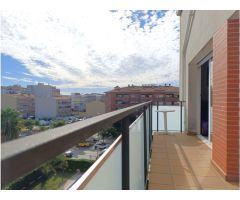 Ático dúplex seminuevo con terraza y balcón , en perfecto estado de conservación