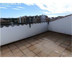 Ático dúplex seminuevo con terraza y balcón , en perfecto estado de conservación