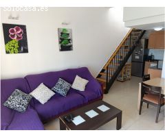 Ático dúplex seminuevo con terraza y balcón , en perfecto estado de conservación