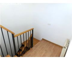 Ático dúplex seminuevo con terraza y balcón , en perfecto estado de conservación