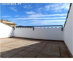 Ático dúplex seminuevo con terraza y balcón , en perfecto estado de conservación