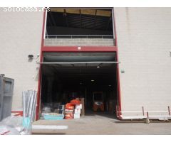 Nave de 800 m2 en 2 plantas en el polígono industrial de Pineda de Mar, bien